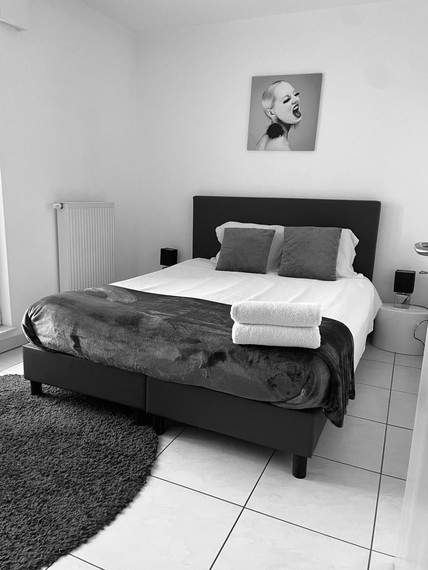 Luxury Penthouse Apartment With 3 Balconies -2 Bedrooms -Petrus View & Parking Luxemburg Exteriör bild