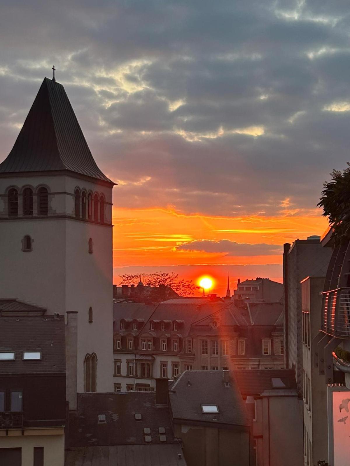 Luxury Penthouse Apartment With 3 Balconies -2 Bedrooms -Petrus View & Parking Luxemburg Exteriör bild